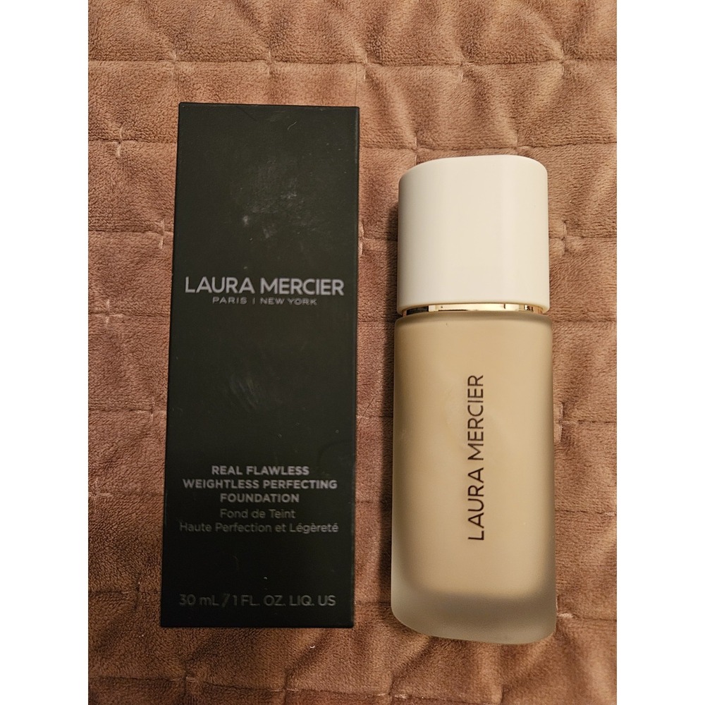 NIB Laura Mercier Real Flawless Weightless Perfecting Foundation 2N1 Cashew 1 oz